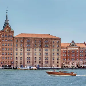 5* מלון Hilton Molino Stucky